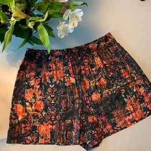 ASTR high waisted patterned shorts